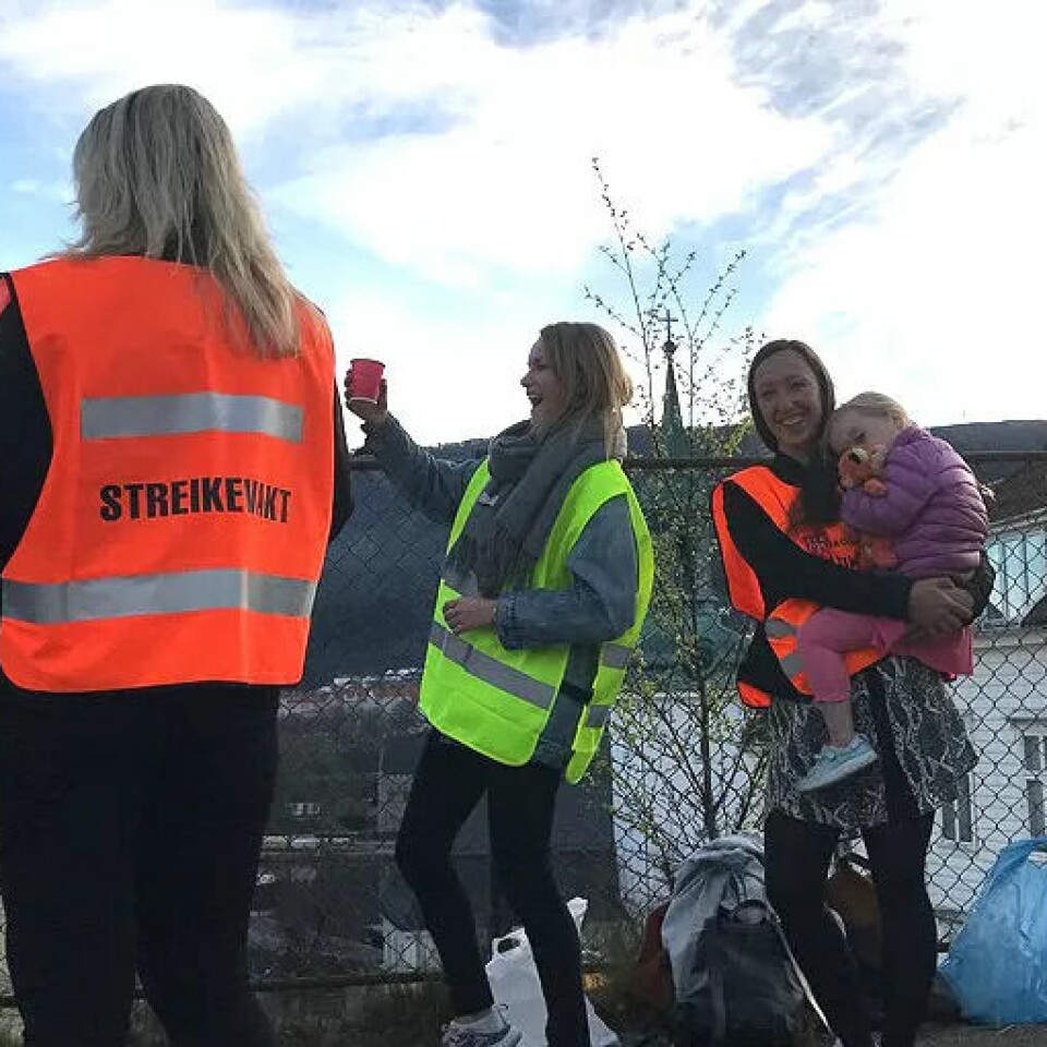 HUMØR: Kampviljen og humøret er på topp utenfor Akasia Nykirken barnehage. HUMØR: Kampviljen og humøret er på topp utenfor Akasia Nykirken barnehage.