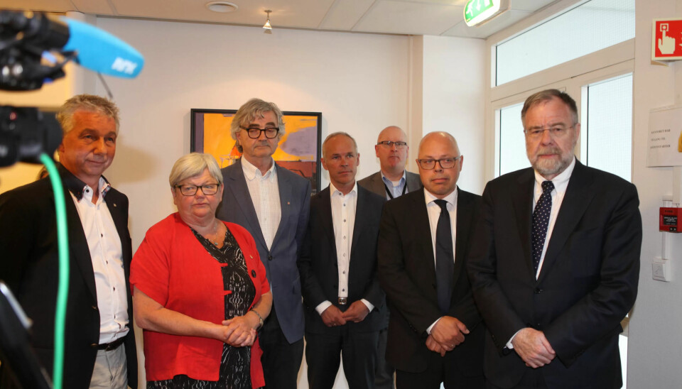 ENIGHET: Litt før 06.30 torsdag, kom partene ut og informerte omat de hadde blitt enige i meklinga. Dermed unngår de streik. ENIGHET: Litt før 06.30 torsdag, kom partene ut og informerte omat de hadde blitt enige i meklinga. Dermed unngår de streik.