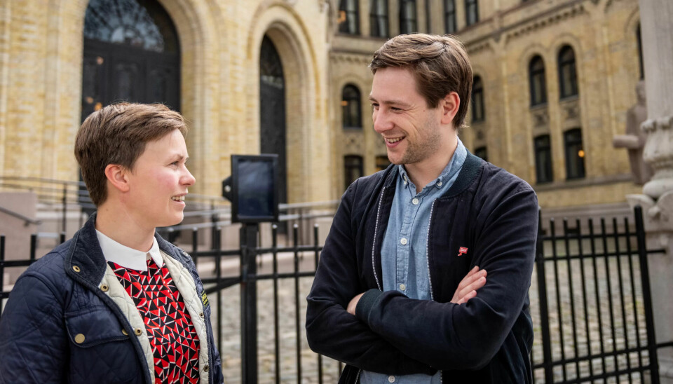 Andreas Sjalg Unneland er glad Solfrid Lerbrekk (t.v.) har foreslått å styrke informasjonen om det organiserte arbeidslivet i skolen. Foto: Balder Olafsen Andreas Sjalg Unneland er glad Solfrid Lerbrekk (t.v.) har foreslått å styrke informasjonen om det organiserte arbeidslivet i skolen. Foto: Balder Olafsen