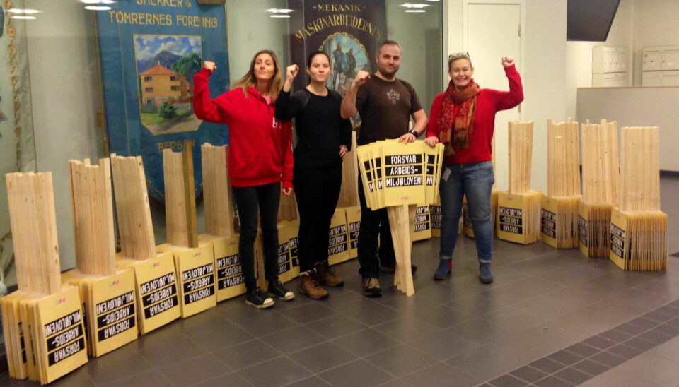 F.v.: Vilde Stokken, Elise Dåvøy, Arne Jæger og Kari Bernardini var blant de som snekret plakater til den politiske streiken. F.v.: Vilde Stokken, Elise Dåvøy, Arne Jæger og Kari Bernardini var blant de som snekret plakater til den politiske streiken.