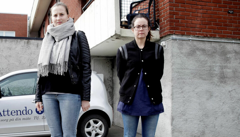 Arbeidstilsynet skal føre tilsyn av blant annet arbeidstid og opplæring ved Attendo Hjemmetjeneste. Tillitsvalgt Laura Bakke Lillegård til venstre og sykepleier Cathrine Hoaas. Arbeidstilsynet skal føre tilsyn av blant annet arbeidstid og opplæring ved Attendo Hjemmetjeneste. Tillitsvalgt Laura Bakke Lillegård til venstre og sykepleier Cathrine Hoaas.