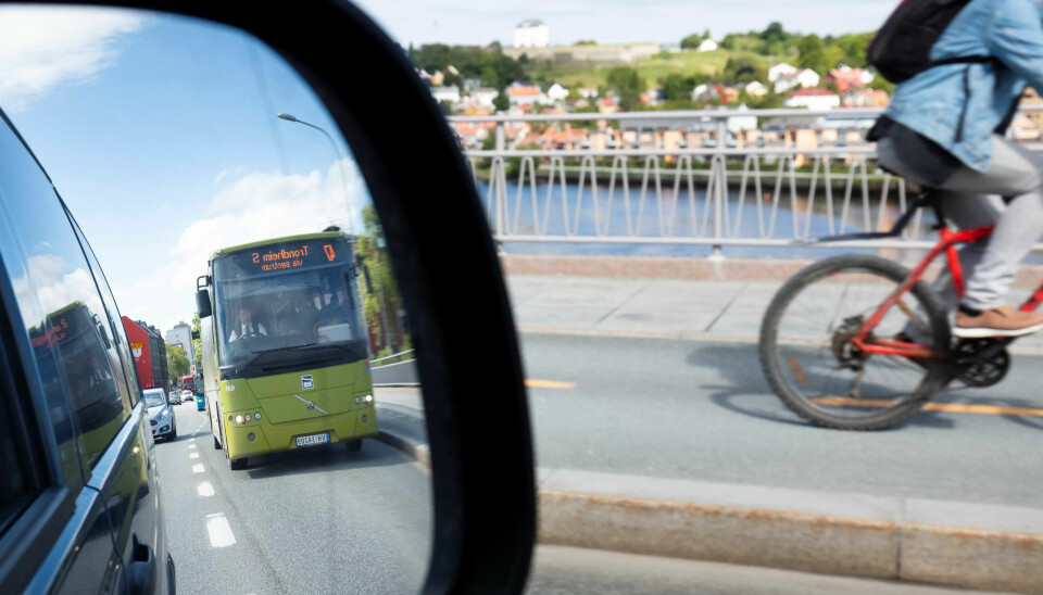NY STRATEGI: Ny fylkeskommune og ny anbudsstrategi. I sommermøtet vedtok fylkestinget for Trøndelag å utrede kollektivtrafikk i egenregi. I desember blir alterantivene lagt fram. NY STRATEGI: Ny fylkeskommune og ny anbudsstrategi. I sommermøtet vedtok fylkestinget for Trøndelag å utrede kollektivtrafikk i egenregi. I desember blir alterantivene lagt fram.
