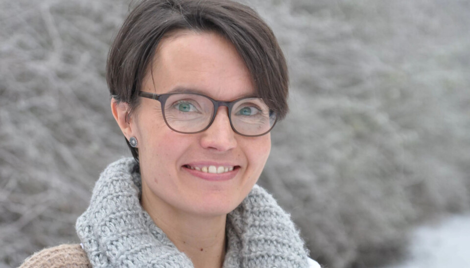 Etikk: – Det er viktig at personalet er bevisst på bruken av teknologien, og vet hvordan og hvorfor man bruker robotdyr i omsorgen, uttaler Anne Kari Tolo Heggestad er førsteamanuensis ved Senter for medisinsk etikk. Etikk: – Det er viktig at personalet er bevisst på bruken av teknologien, og vet hvordan og hvorfor man bruker robotdyr i omsorgen, uttaler Anne Kari Tolo Heggestad er førsteamanuensis ved Senter for medisinsk etikk.