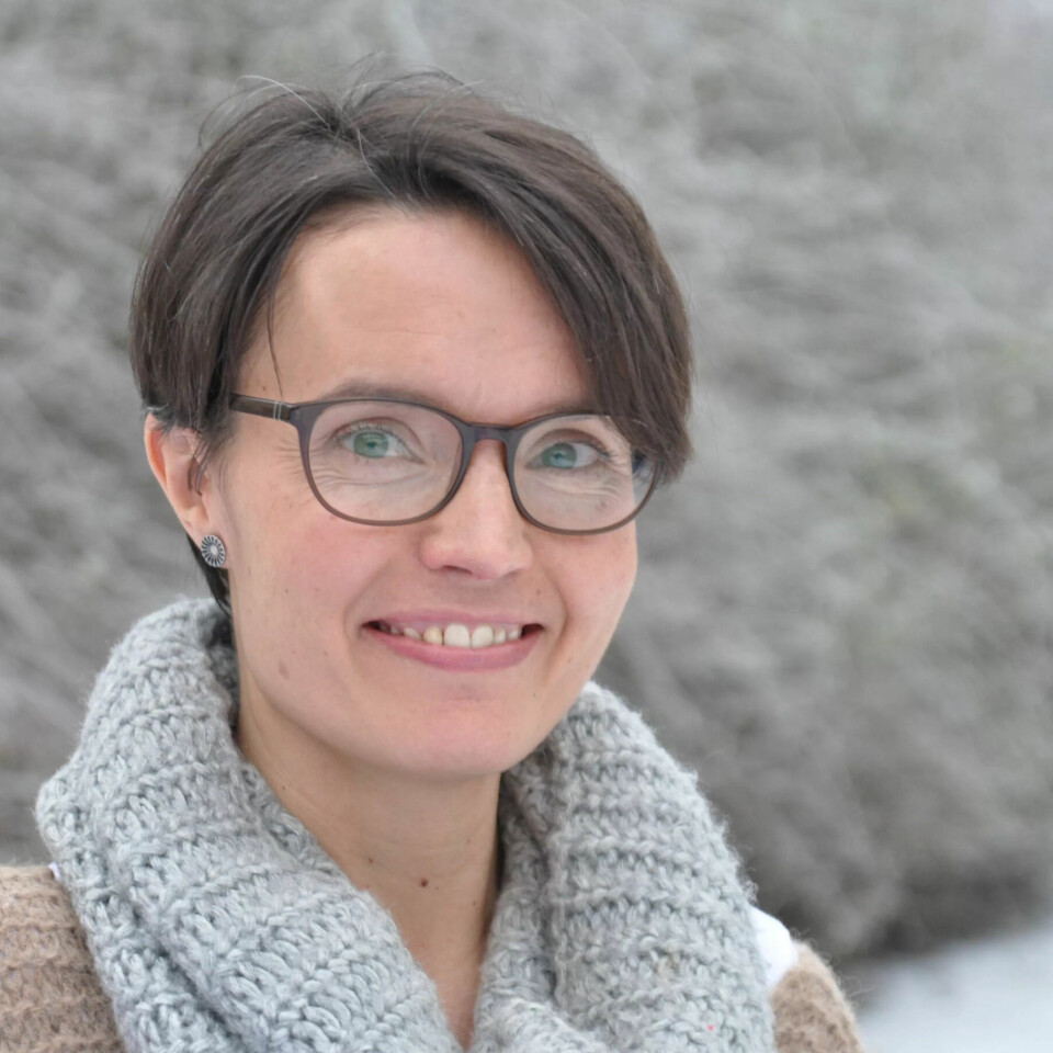 Etikk: – Det er viktig at personalet er bevisst på bruken av teknologien, og vet hvordan og hvorfor man bruker robotdyr i omsorgen, uttaler Anne Kari Tolo Heggestad er førsteamanuensis ved Senter for medisinsk etikk. Etikk: – Det er viktig at personalet er bevisst på bruken av teknologien, og vet hvordan og hvorfor man bruker robotdyr i omsorgen, uttaler Anne Kari Tolo Heggestad er førsteamanuensis ved Senter for medisinsk etikk.