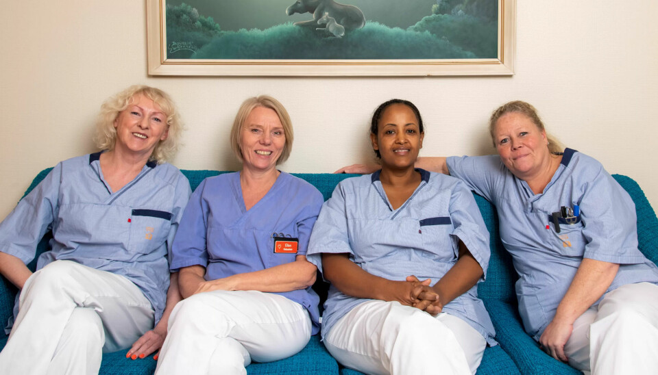 GODT Å BLI GAMMEL HER: – Det viktigste med flere fagfolk er at beboerne får det bedre, mener pleierne. Fra venstre Sofia Gundersen, Ellen Nykaas, Firewoine Teklebrhan og Monika Søgård. GODT Å BLI GAMMEL HER: – Det viktigste med flere fagfolk er at beboerne får det bedre, mener pleierne. Fra venstre Sofia Gundersen, Ellen Nykaas, Firewoine Teklebrhan og Monika Søgård.