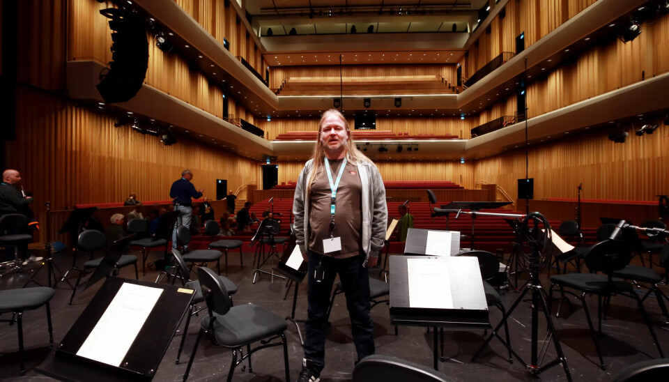 STORSTUE: – Det gjør noe med kulturlivet når vi har et hus som dette, sier scenetekniker og arrangementansvarlig Svein Bjørhusdal. STORSTUE: – Det gjør noe med kulturlivet når vi har et hus som dette, sier scenetekniker og arrangementansvarlig Svein Bjørhusdal.