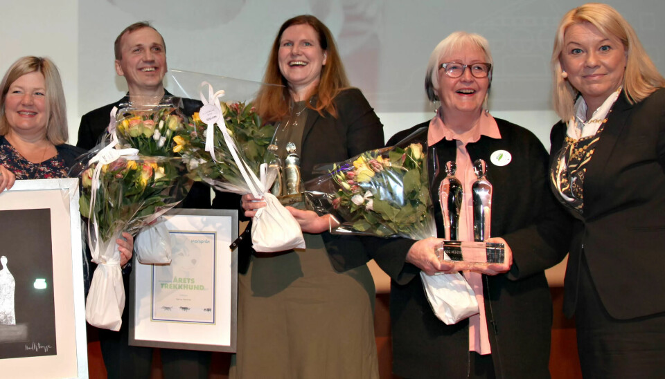 VINNERE: Her er vinnerne av Klarspråkprisen 2017. F.v. prisvinner fra Helse- og omsorgsdepartementet ekspedisjonssjef Cathrine Dammen, prisvinner fra Mattilsynet Bjørnar Stavenes, prisvinner fra Utdanningsdirektoratet direktør Hege Nilssen, prisvinner fra Plan- og bygningsetaten etatsdirektør Ellen S. de Vibe, kommunalminister Monica Mæland. VINNERE: Her er vinnerne av Klarspråkprisen 2017. F.v. prisvinner fra Helse- og omsorgsdepartementet ekspedisjonssjef Cathrine Dammen, prisvinner fra Mattilsynet Bjørnar Stavenes, prisvinner fra Utdanningsdirektoratet direktør Hege Nilssen, prisvinner fra Plan- og bygningsetaten etatsdirektør Ellen S. de Vibe, kommunalminister Monica Mæland.