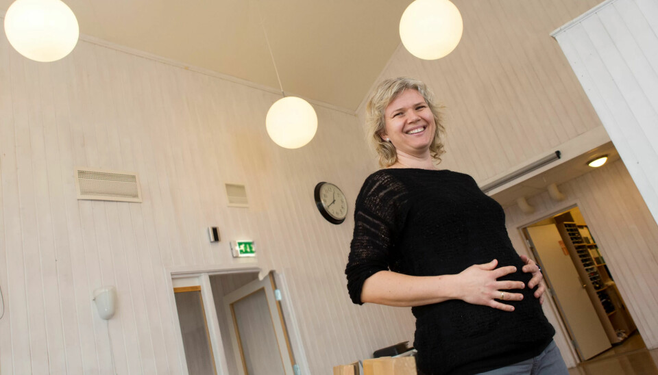 SKJERMER GRAVIDE: Da Rachel Harviken ble gravid, ble kommunens jordmor umiddelbart koblet inn for å bistå med tilrettelegging på jobben. SKJERMER GRAVIDE: Da Rachel Harviken ble gravid, ble kommunens jordmor umiddelbart koblet inn for å bistå med tilrettelegging på jobben.