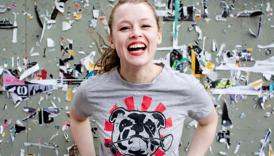 Julia Rosseland Hansen (25) er en av over 600 unge LO-medlemmer som i dag går ut på patrulje. De sjekker om arbeidsgiverne følger loven. Julia Rosseland Hansen (25) er en av over 600 unge LO-medlemmer som i dag går ut på patrulje. De sjekker om arbeidsgiverne følger loven.