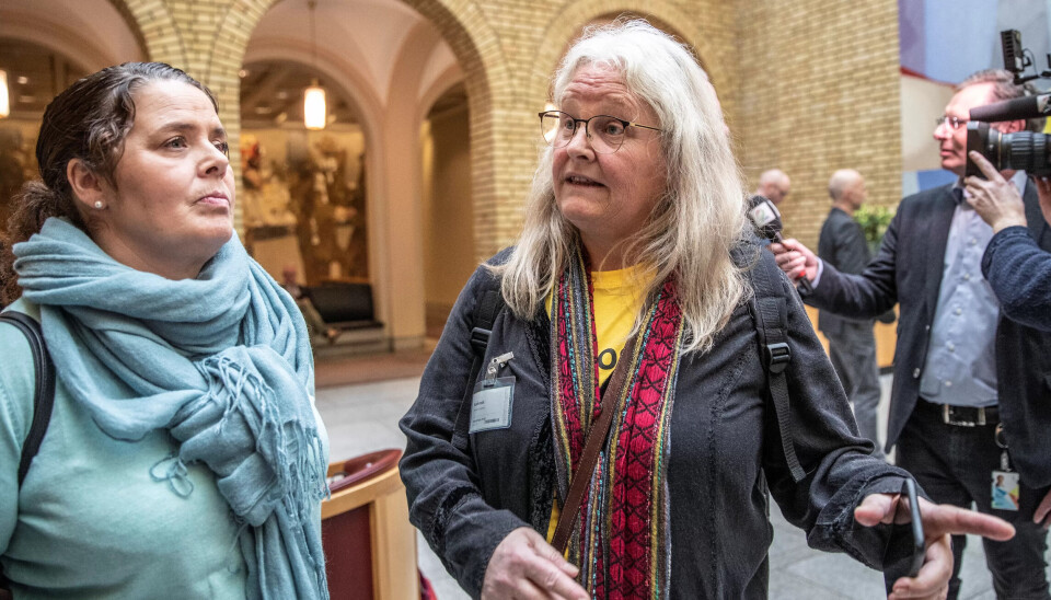 Rita Elisabeth Rudiløkken og leder for AAP-aksjonen, Elisabeth Thoresen, etter redegjøringen i Stortinget i forbindelse med trygdeskandalen som har sendt uskyldige i fengsel. Rita Elisabeth Rudiløkken og leder for AAP-aksjonen, Elisabeth Thoresen, etter redegjøringen i Stortinget i forbindelse med trygdeskandalen som har sendt uskyldige i fengsel.