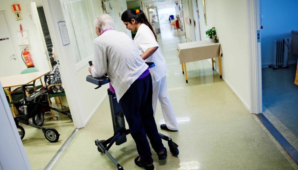Sykepleiere som jobber i helsevesenet, tjener mindre enn de som jobber andr steder. (Illustrasjonsfoto) Sykepleiere som jobber i helsevesenet, tjener mindre enn de som jobber andr steder. (Illustrasjonsfoto)