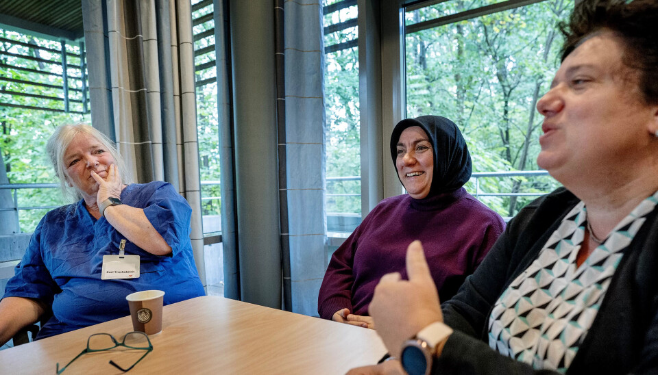 RETTEN TIL PRIVATLIV: Fag- og kvalitetsrådgiver Melita Lustica (f.h) og hjelpepleierne Rabia Erdemir og Kari Trosholmen ved Mariehaven sykehjem i Bærum sier de tilrettelegger så mye de kan for at beboerne skal ha et privatliv. RETTEN TIL PRIVATLIV: Fag- og kvalitetsrådgiver Melita Lustica (f.h) og hjelpepleierne Rabia Erdemir og Kari Trosholmen ved Mariehaven sykehjem i Bærum sier de tilrettelegger så mye de kan for at beboerne skal ha et privatliv.