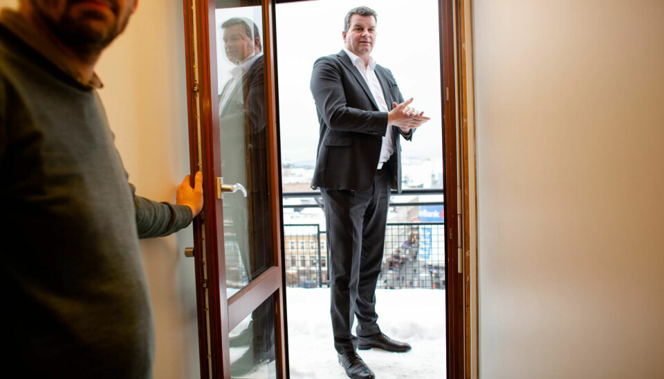 UT I KULDA: Hans-Christian Gabrielsen går ut døren i toppetasjoen på Folkets Hus ved Youngstorget i Oslo for å bli fotografert til portrettintervjuet i Fagbladet. Intervjuet var på trykk i Fagbladet nummer 3 2019. UT I KULDA: Hans-Christian Gabrielsen går ut døren i toppetasjoen på Folkets Hus ved Youngstorget i Oslo for å bli fotografert til portrettintervjuet i Fagbladet. Intervjuet var på trykk i Fagbladet nummer 3 2019.