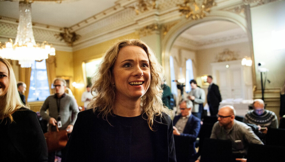 KASTER BALLEN VIDERE: Arbeidsminister Anniken Hauglie har sendt Arbeidstidsutvalgets rapport på høring. KASTER BALLEN VIDERE: Arbeidsminister Anniken Hauglie har sendt Arbeidstidsutvalgets rapport på høring.