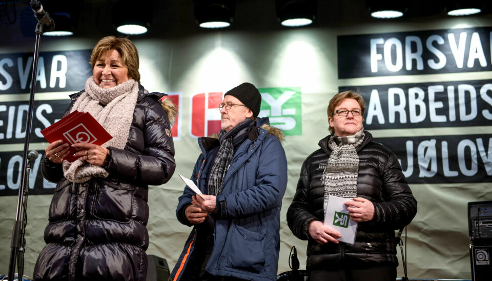 OVERVELDET: Gerd Kristiansen, LO, var begeistret over frammøtet. Her på scenen sammen med Anders Folkestad, Unio, og Jorunn Berland, YS. OVERVELDET: Gerd Kristiansen, LO, var begeistret over frammøtet. Her på scenen sammen med Anders Folkestad, Unio, og Jorunn Berland, YS.