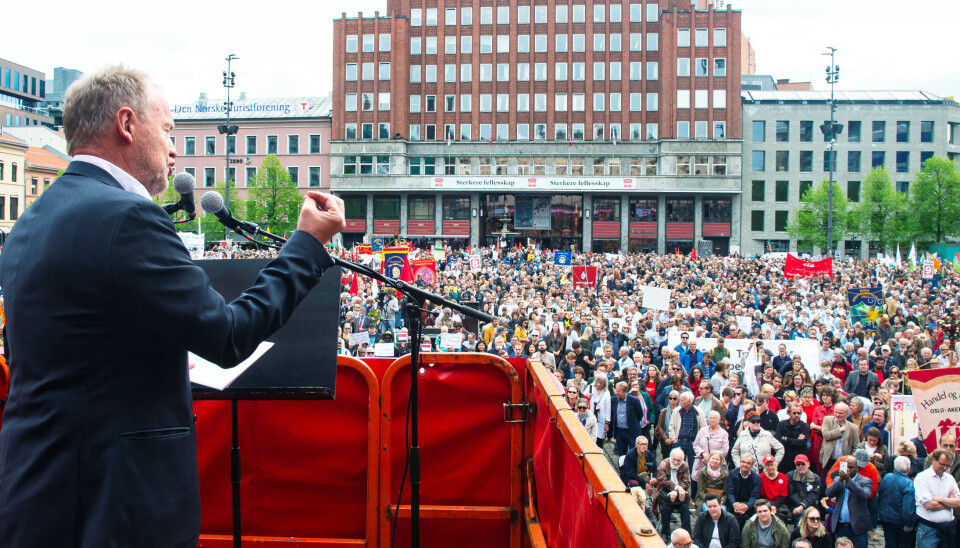 Pensjon fra første krone har vært et viktig krav fra fagbevegelsen, og at det nå innføres i Oslo komme er et resultat av godt fagligpolitisk samarbeid mellom fagbevegelsen og byrådet.», skriver byrådsleder Raymond Johansen på sin Facebook-side. Pensjon fra første krone har vært et viktig krav fra fagbevegelsen, og at det nå innføres i Oslo komme er et resultat av godt fagligpolitisk samarbeid mellom fagbevegelsen og byrådet.», skriver byrådsleder Raymond Johansen på sin Facebook-side.