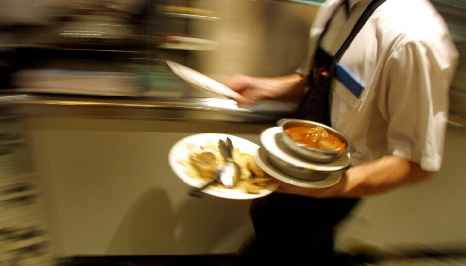 NEDERST: Servitører på restaurant ligger nederst på snittlønn-oversikten fra Statistisk Sentralbyrå. NEDERST: Servitører på restaurant ligger nederst på snittlønn-oversikten fra Statistisk Sentralbyrå.