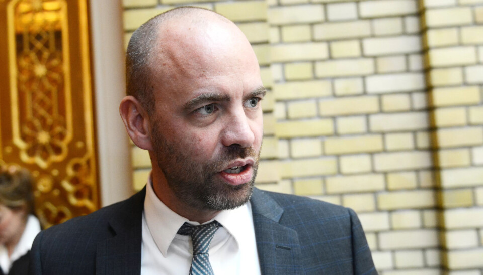 6-TIMERSDAGEN: Leder av Aps arbeidslivsutvalg, Arild Grande, er åpen for en seriøs diskusjon om en arbeidstidsreform og 6-timersdag. 6-TIMERSDAGEN: Leder av Aps arbeidslivsutvalg, Arild Grande, er åpen for en seriøs diskusjon om en arbeidstidsreform og 6-timersdag.