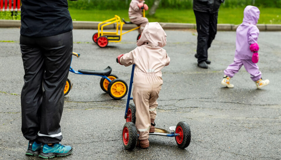 IKKE NOK: 1 av 5 foreldre er misfornøyd med antall ansatte i barnehagen. IKKE NOK: 1 av 5 foreldre er misfornøyd med antall ansatte i barnehagen.