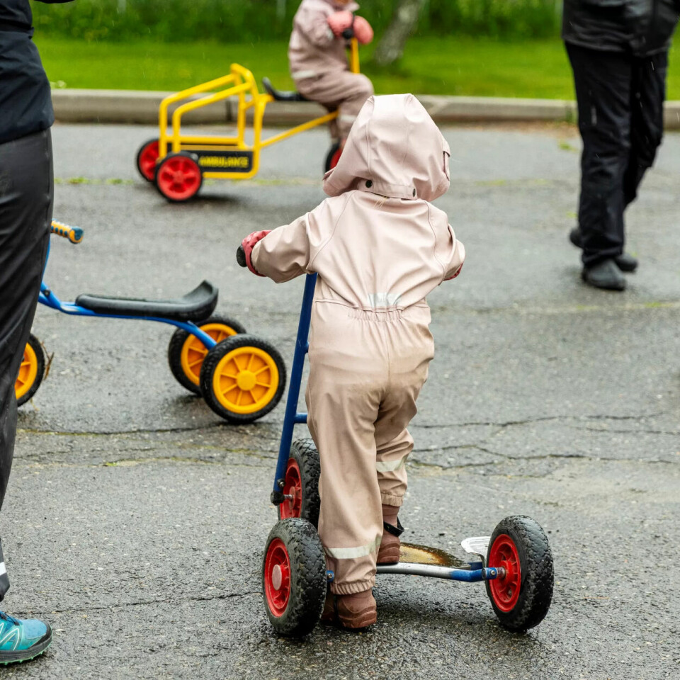 IKKE NOK: 1 av 5 foreldre er misfornøyd med antall ansatte i barnehagen. IKKE NOK: 1 av 5 foreldre er misfornøyd med antall ansatte i barnehagen.