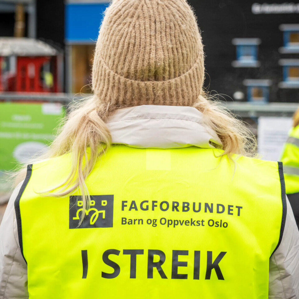 KS mener at kommunene skal stoppe utbetalinger til barnehager i streik. KS mener at kommunene skal stoppe utbetalinger til barnehager i streik.
