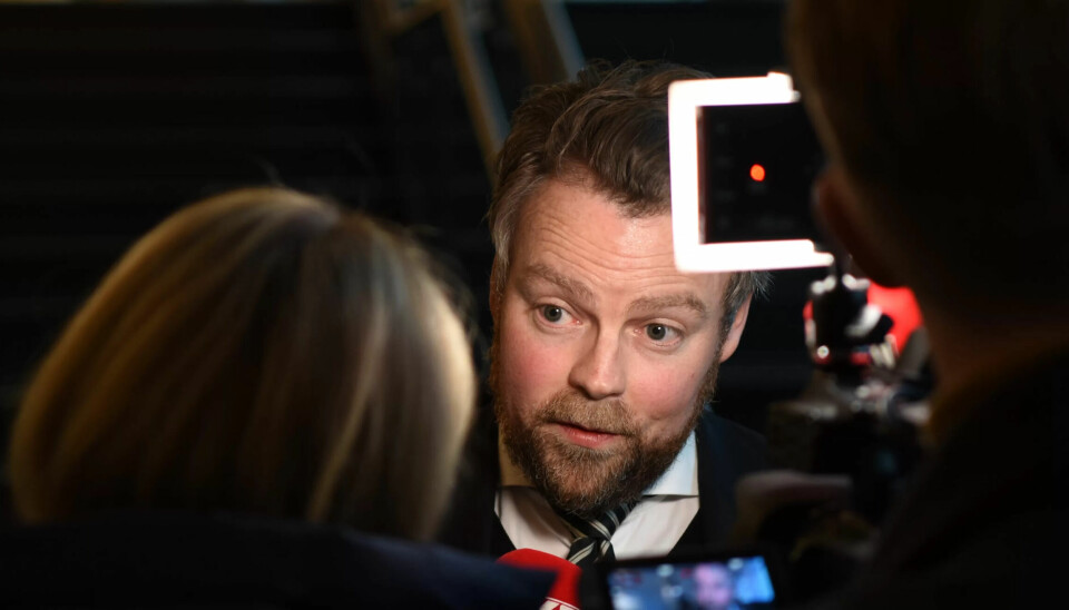 – Vi vil fortløpende vurdere flere tiltak når vi ser hvordan situasjonen utvikler seg. sier arbeids- og sosialminister Torbjørn Røe Isaksen (H). – Vi vil fortløpende vurdere flere tiltak når vi ser hvordan situasjonen utvikler seg. sier arbeids- og sosialminister Torbjørn Røe Isaksen (H).