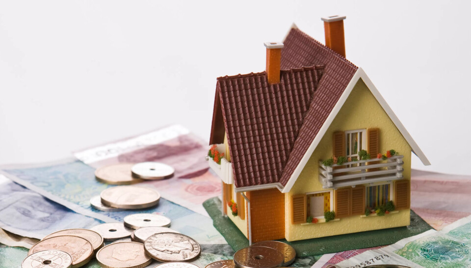 – Bankene tjener grovt på høy rentedifferanse mellom utlån og innskudd, sier direktør Inger Lise Blyverket i Forbrukerrådet. – Bankene tjener grovt på høy rentedifferanse mellom utlån og innskudd, sier direktør Inger Lise Blyverket i Forbrukerrådet.