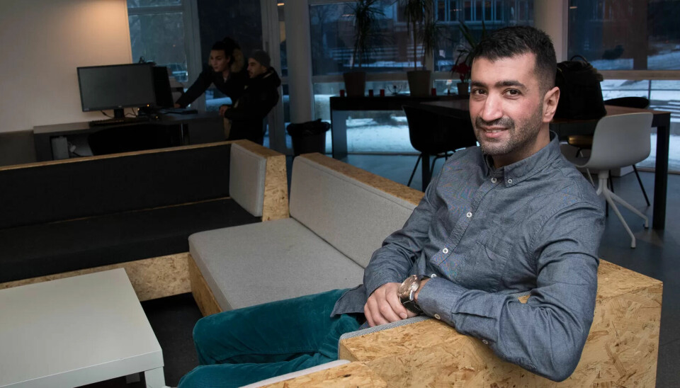 ENGASJERT: Mohamed Fariss bruker mange timer i uka på frivillig arbeid for idrettsklubben Sterling som er et tilbud til barn og unge i en belastet bydel i hovedstaden. For den innsatsen er han nå hedret som årets Osloborger 2017. - Dette er en verdsetting av hele idrettslaget og alle de frivillige som gjør en innsats, sier han. ENGASJERT: Mohamed Fariss bruker mange timer i uka på frivillig arbeid for idrettsklubben Sterling som er et tilbud til barn og unge i en belastet bydel i hovedstaden. For den innsatsen er han nå hedret som årets Osloborger 2017. - Dette er en verdsetting av hele idrettslaget og alle de frivillige som gjør en innsats, sier han.