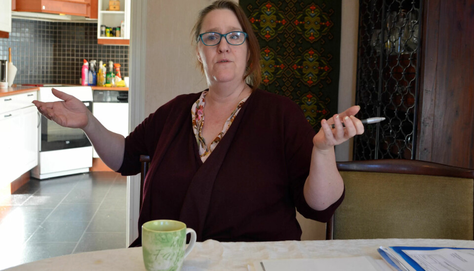 BLIR PROVOSERT: Alenemamma Helene Spro har lånt penger fra familien for å forsørge barna sine i månedene uten lønn. Hun blir provosert av at Røe Isaksen ikke svarer på hva hun skal leve av før pleiepengene er i boks. BLIR PROVOSERT: Alenemamma Helene Spro har lånt penger fra familien for å forsørge barna sine i månedene uten lønn. Hun blir provosert av at Røe Isaksen ikke svarer på hva hun skal leve av før pleiepengene er i boks.