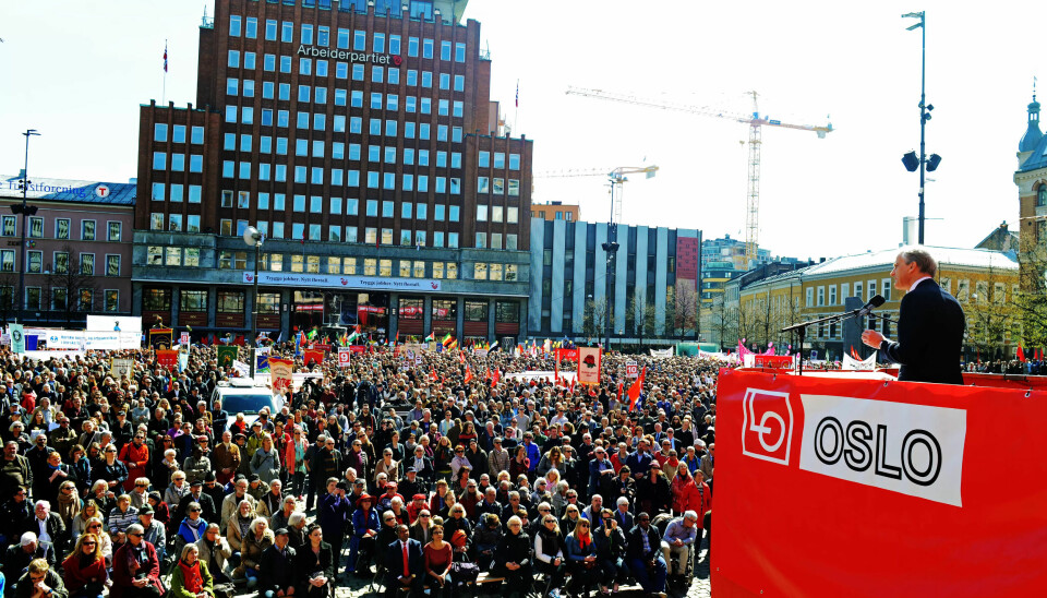 Arbeiderparti-leder Jonas Gahr Støre taler til folket på Youngstorget. Arbeiderparti-leder Jonas Gahr Støre taler til folket på Youngstorget.