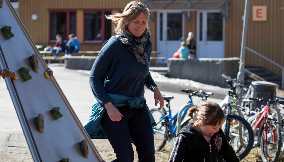FYSISK: Anine Kopperud (51) er svært opptatt av fysisk aktivitet, og mener noe av det beste med jobben er å se barna få mestringsfølelse når de utfører noe fysisk. FYSISK: Anine Kopperud (51) er svært opptatt av fysisk aktivitet, og mener noe av det beste med jobben er å se barna få mestringsfølelse når de utfører noe fysisk.