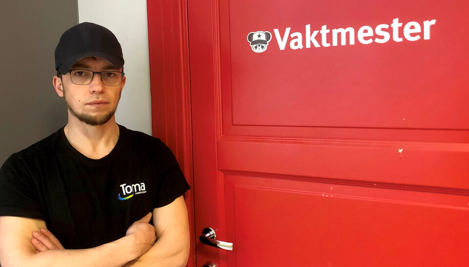 Skolevaktmester Ilyas er en av dem som kan miste jobben når Oslo kommune overtar
