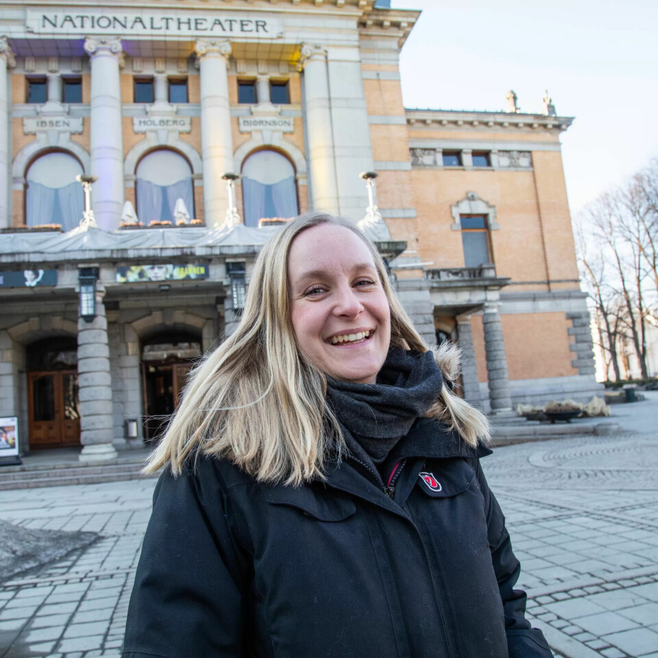 VIKTIGE: – Yrkesgruppene våre er helt avgjørende. Uten dem blir det ingen forestilling, uansett hvor flinke aktørene som står på scenen er, sier Mari Røsjø, leder i Fagforbundet Teater og Scene. VIKTIGE: – Yrkesgruppene våre er helt avgjørende. Uten dem blir det ingen forestilling, uansett hvor flinke aktørene som står på scenen er, sier Mari Røsjø, leder i Fagforbundet Teater og Scene.