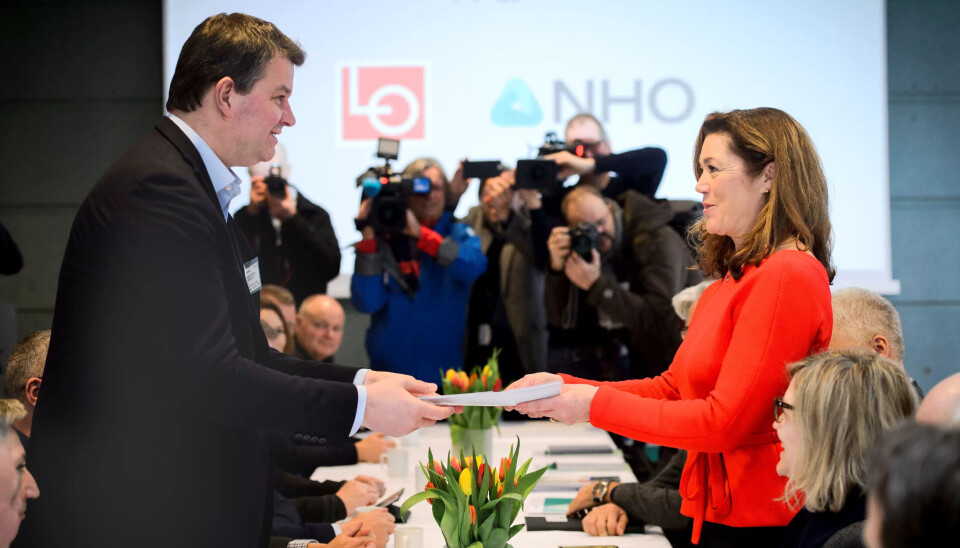 Slik så det ut da Hans-Christian Gabrielsen og Kristin Skogen Lund innledet forhandlingene mellom LO og NHO mandag 12. mars. Slik så det ut da Hans-Christian Gabrielsen og Kristin Skogen Lund innledet forhandlingene mellom LO og NHO mandag 12. mars.