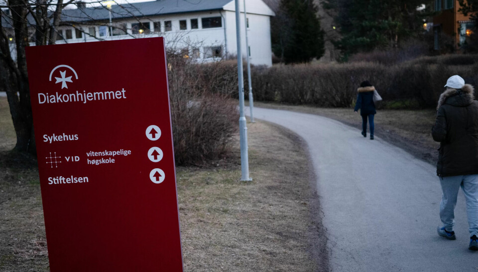 I desember i fjor ble en eldre, dement kvinne funnet død utendørs etter å ha blitt kjørt fra Diakonhjemmet Sykehus til Lilleborg helsehus i Oslo. I desember i fjor ble en eldre, dement kvinne funnet død utendørs etter å ha blitt kjørt fra Diakonhjemmet Sykehus til Lilleborg helsehus i Oslo.