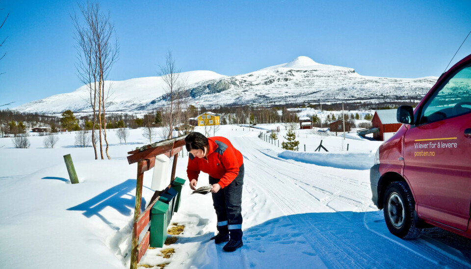 BANKTJENESTENE FORSVINNER: 1. januar neste år vil om lag 400.000 personer som i dag har tilgang til banktjenester gjennom landpostbudet miste dette. BANKTJENESTENE FORSVINNER: 1. januar neste år vil om lag 400.000 personer som i dag har tilgang til banktjenester gjennom landpostbudet miste dette.