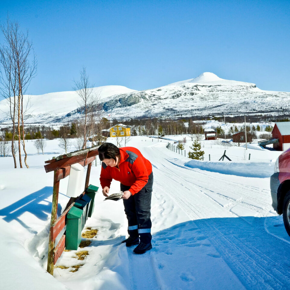 BANKTJENESTENE FORSVINNER: 1. januar neste år vil om lag 400.000 personer som i dag har tilgang til banktjenester gjennom landpostbudet miste dette. BANKTJENESTENE FORSVINNER: 1. januar neste år vil om lag 400.000 personer som i dag har tilgang til banktjenester gjennom landpostbudet miste dette.