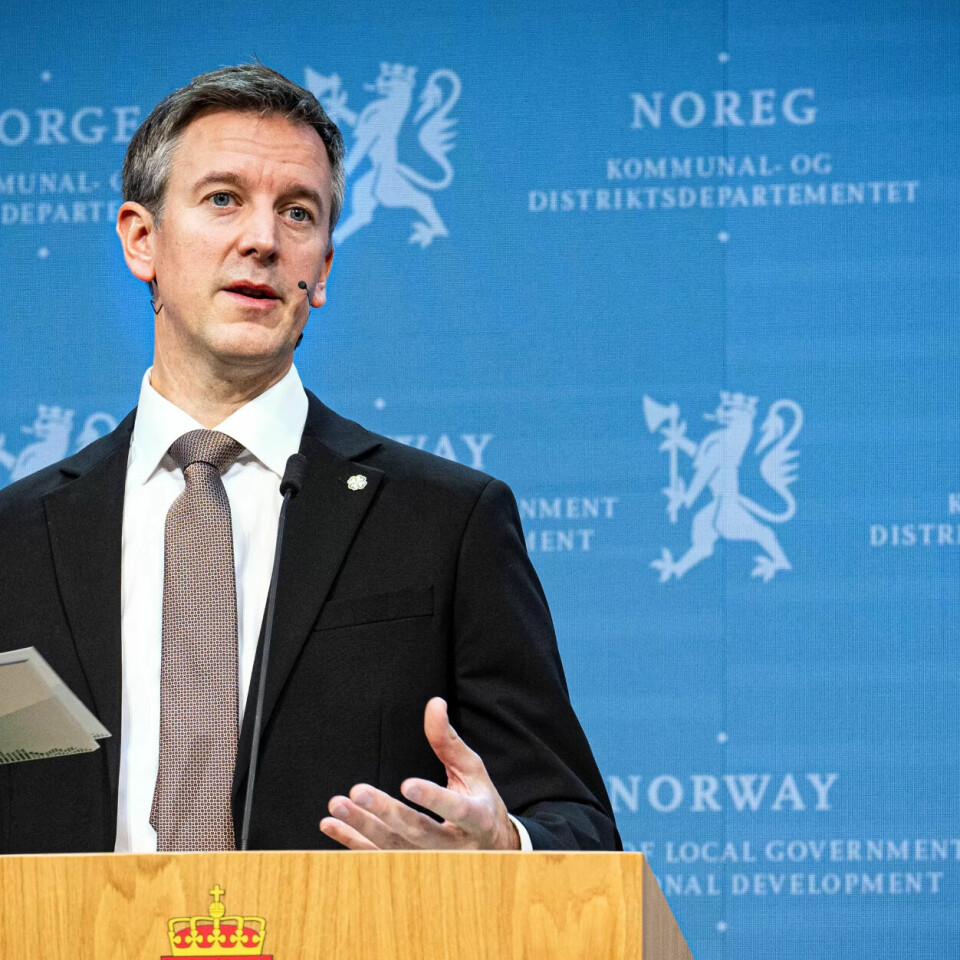 FORENKLER: Kommunalminister Erling Sande sier de vil rydde opp i forholdet mellom kommunene og staten. FORENKLER: Kommunalminister Erling Sande sier de vil rydde opp i forholdet mellom kommunene og staten.