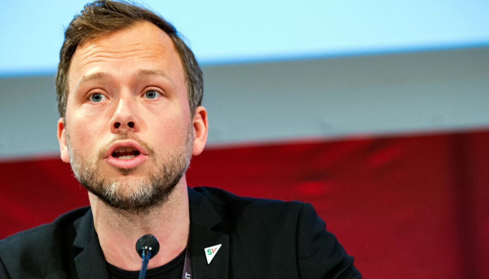 Audun Lysbakken (SV) reagerer på kritikken fra Ap-leder Jonas Gahr Støre. - Et sterkt Arbeiderparti bør gå på bekostning av partiene på høyresiden, ikke oss, sier han. Audun Lysbakken (SV) reagerer på kritikken fra Ap-leder Jonas Gahr Støre. - Et sterkt Arbeiderparti bør gå på bekostning av partiene på høyresiden, ikke oss, sier han.