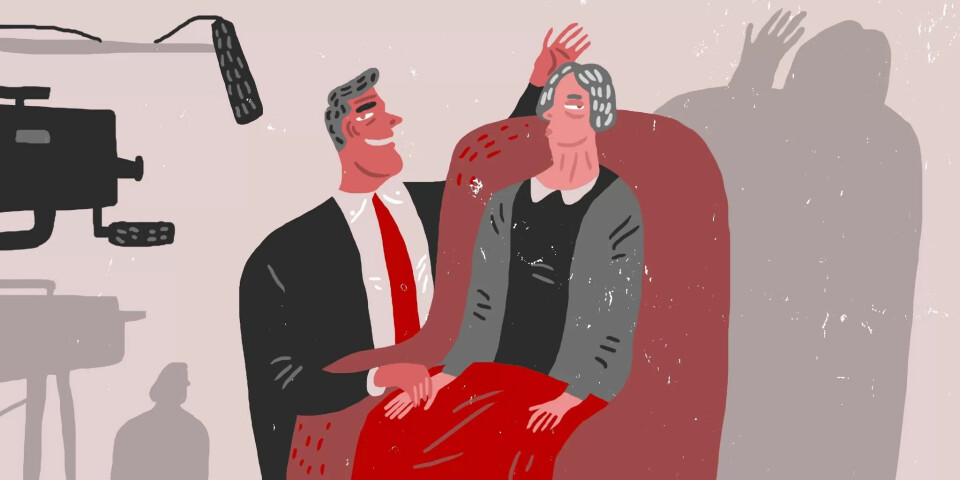 IRRITERT: Jeg blir så irritert når jeg ser politikere som på desperat stemmejakt oppsøker sykehjem og klapper de eldre på skuldra mens de ser inn i et TV-kamera, skriver grasrotstemme Gunhild M. Kvåle. IRRITERT: Jeg blir så irritert når jeg ser politikere som på desperat stemmejakt oppsøker sykehjem og klapper de eldre på skuldra mens de ser inn i et TV-kamera, skriver grasrotstemme Gunhild M. Kvåle.