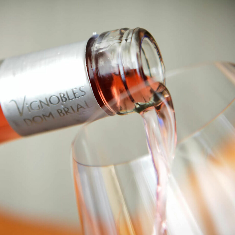 UENIGHET: Ikke alle vil gi de eldre vin hver dag. UENIGHET: Ikke alle vil gi de eldre vin hver dag.