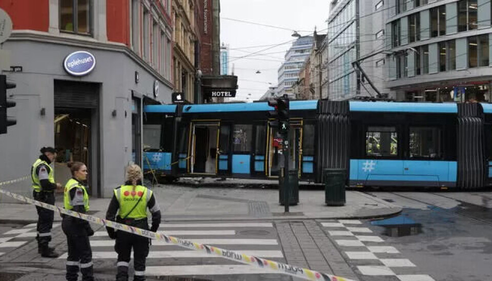 AVSPORING: Trikken kjørte rett inn i Eplehusets lokaler. AVSPORING: Trikken kjørte rett inn i Eplehusets lokaler.