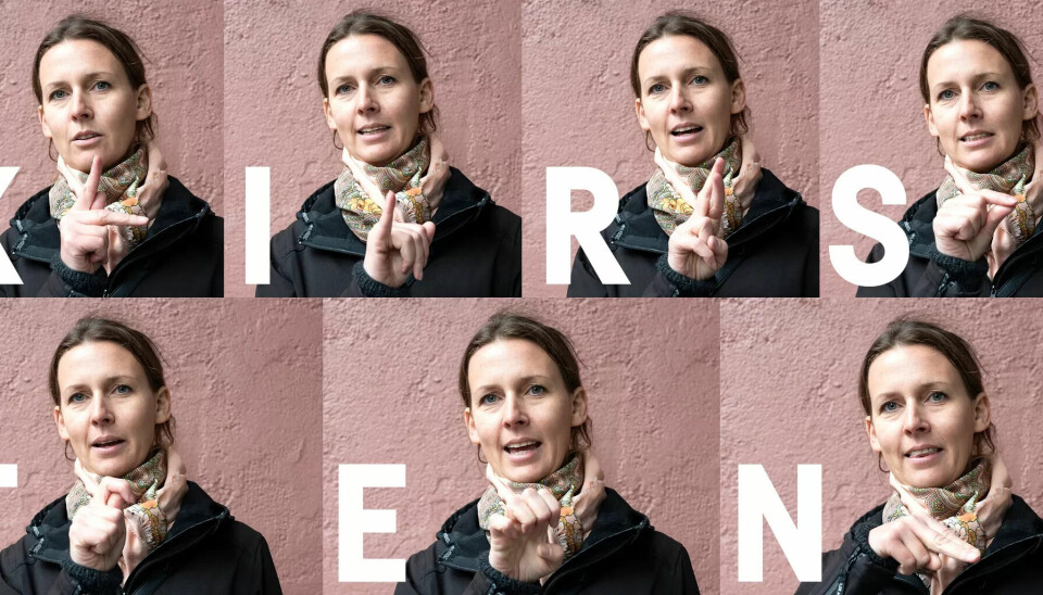 NAVN: Her viser Kirsten Anika Ottesen hvordan navnet hennes staves på norsk tegnspråk. NAVN: Her viser Kirsten Anika Ottesen hvordan navnet hennes staves på norsk tegnspråk.