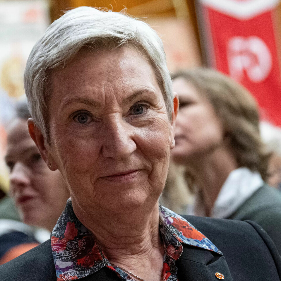 Sykelønna har skapt harde fronter mellom LO og NHO. Sykelønna har skapt harde fronter mellom LO og NHO.