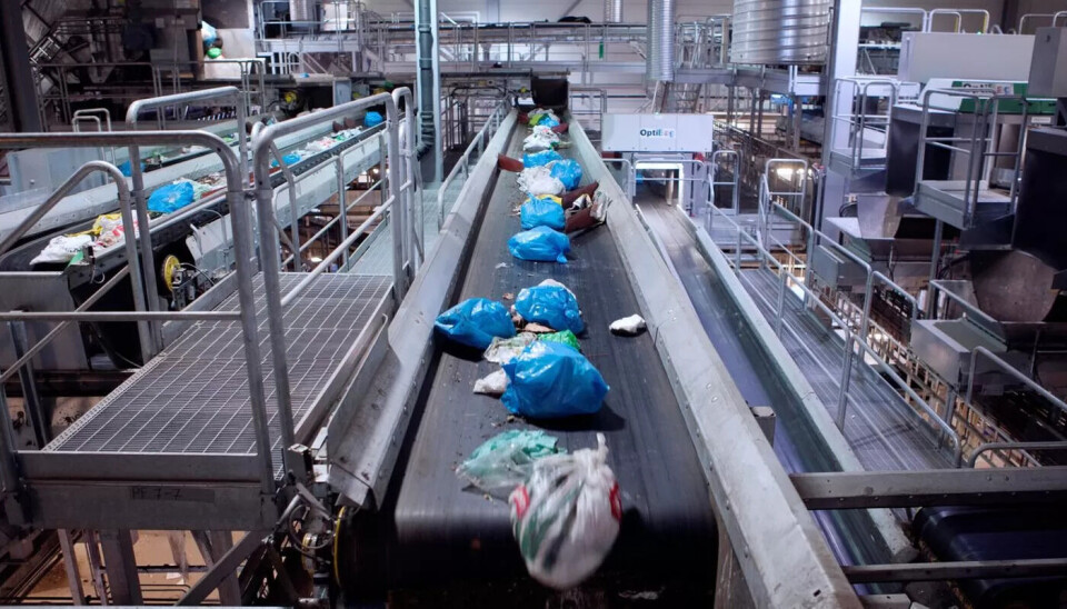 Sorteringsanlegget på Haraldrud er ett av anleggene hvor de ansattes arbeidsforhold nå granskes. Sorteringsanlegget på Haraldrud er ett av anleggene hvor de ansattes arbeidsforhold nå granskes.