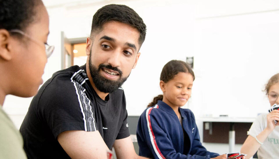 Alyan Muhammed Akhtar forteller at han får bruke en og en halv time hver mandag til skolearbeid. Han får også en og en halv time med veiledning samme dag. Alyan Muhammed Akhtar forteller at han får bruke en og en halv time hver mandag til skolearbeid. Han får også en og en halv time med veiledning samme dag.