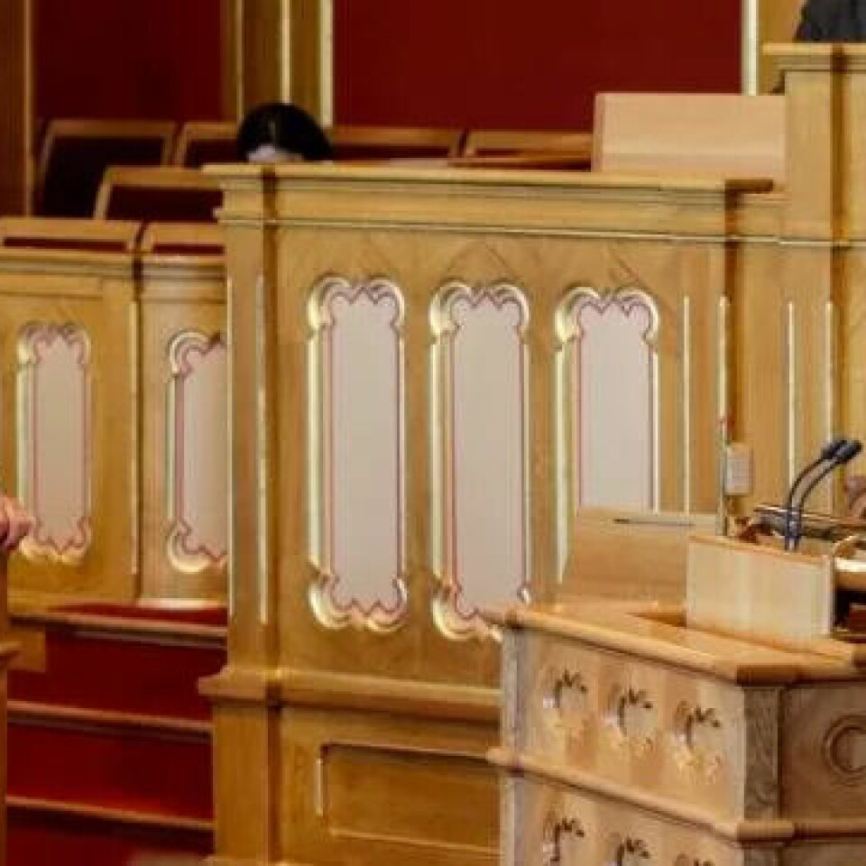 UENIG: De ulike krisepakkene fra regjeringen er ikke bygget på klassisk Høyre-politikk, men hentet fra den sosialdemokratiske verktøykassa, mener Ap-leder Jonas Gahr Støre. Her fra Stortinget tidligere i måneden. UENIG: De ulike krisepakkene fra regjeringen er ikke bygget på klassisk Høyre-politikk, men hentet fra den sosialdemokratiske verktøykassa, mener Ap-leder Jonas Gahr Støre. Her fra Stortinget tidligere i måneden.