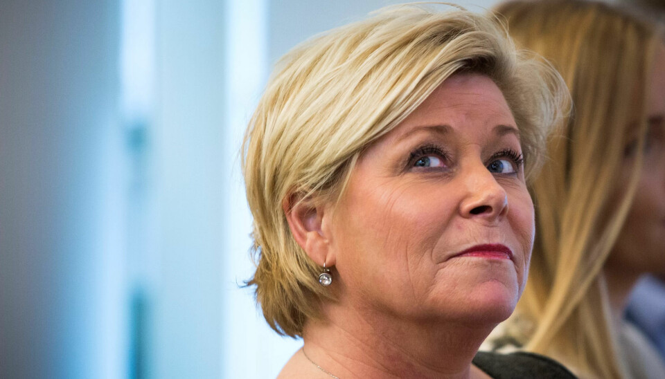 ENDRET REGLENE: Av et sluttvederlag på 80.000 kroner, forsvinner 55.000 tilbake i statskassen etter at Siv Jensen og regjeringen endret reglene. ENDRET REGLENE: Av et sluttvederlag på 80.000 kroner, forsvinner 55.000 tilbake i statskassen etter at Siv Jensen og regjeringen endret reglene.