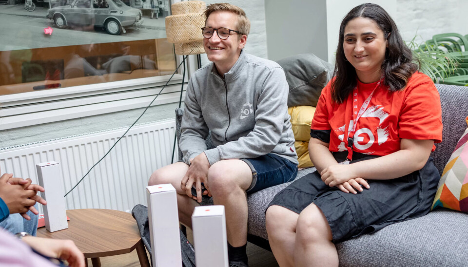 PÅ BESØK: Her er LOs ungdomsrådgiver Sindre Hornnes og kollega Dunia Zeinalzadeh på patruljebesøk hos Norli bokhandel i 2023. PÅ BESØK: Her er LOs ungdomsrådgiver Sindre Hornnes og kollega Dunia Zeinalzadeh på patruljebesøk hos Norli bokhandel i 2023.