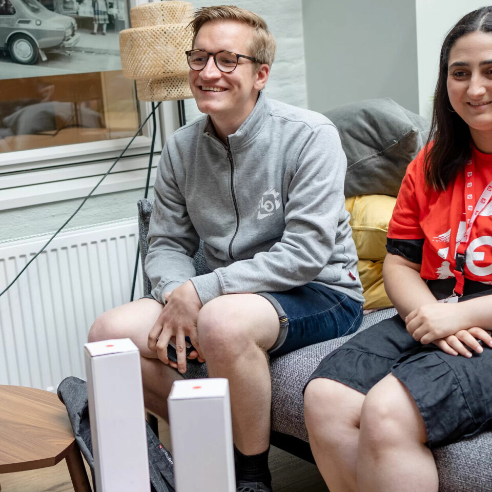 PÅ BESØK: Her er LOs ungdomsrådgiver Sindre Hornnes og kollega Dunia Zeinalzadeh på patruljebesøk hos Norli bokhandel i 2023. PÅ BESØK: Her er LOs ungdomsrådgiver Sindre Hornnes og kollega Dunia Zeinalzadeh på patruljebesøk hos Norli bokhandel i 2023.